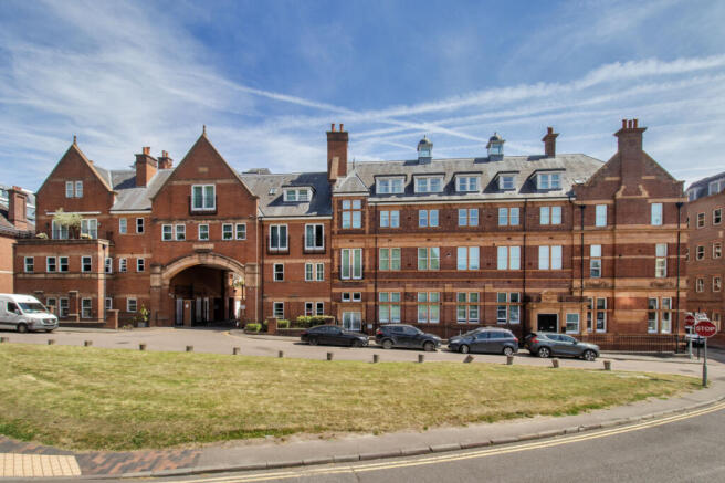 2 Bed Unfurnished Flat