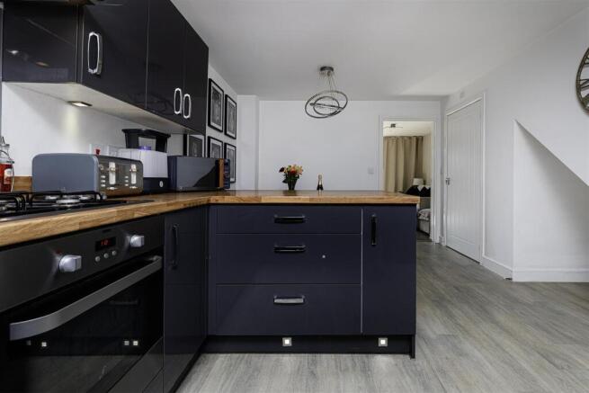 3 bed Semi-Detached for sale Image 6
