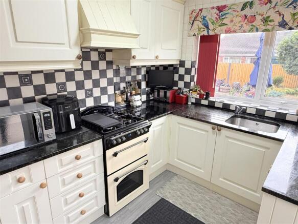 3 bed Detached for sale Image 7