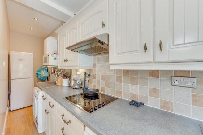 3 bed Semi-Detached for sale Image 8