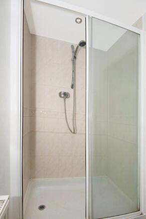 en suite (shower)