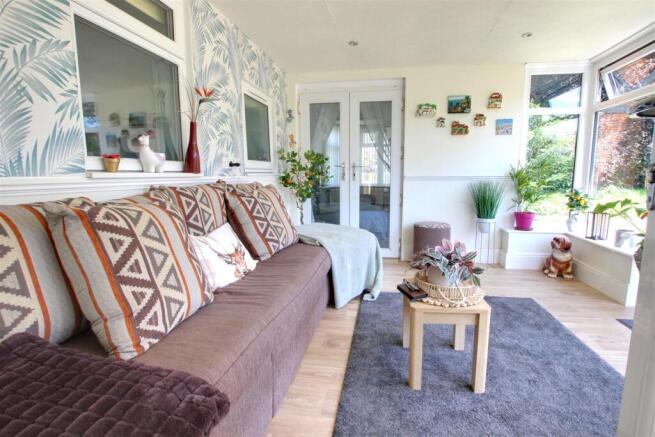 5 bed Detached for sale Image 10