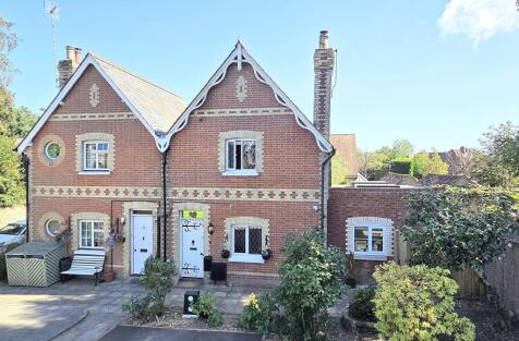 High Street, Ardingly, RH17 6TB