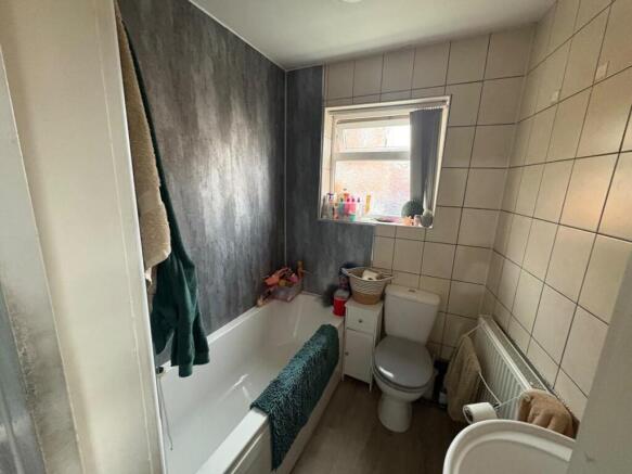2 bed Terraced to rent Image 6