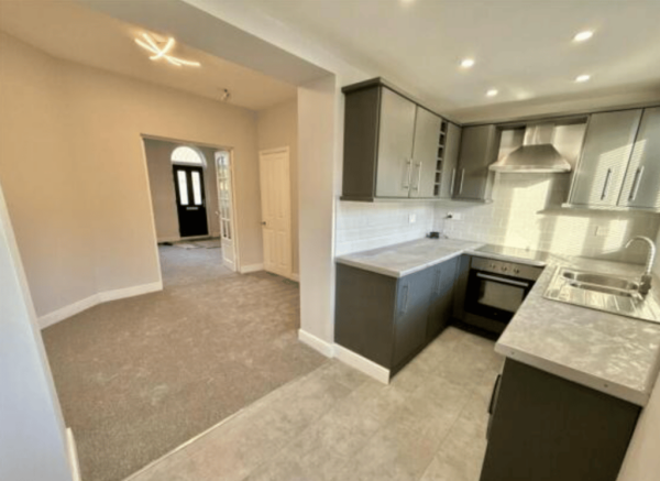2 bed Terraced to rent Image 5