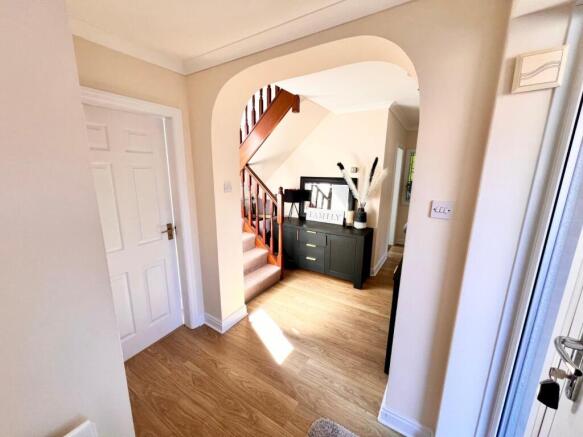 4 bed Detached to rent Image 5