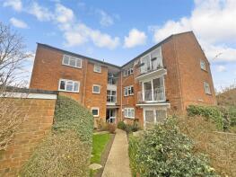 9, Yew Court, Newlands Crescent, East Grinstead RH19 1LN