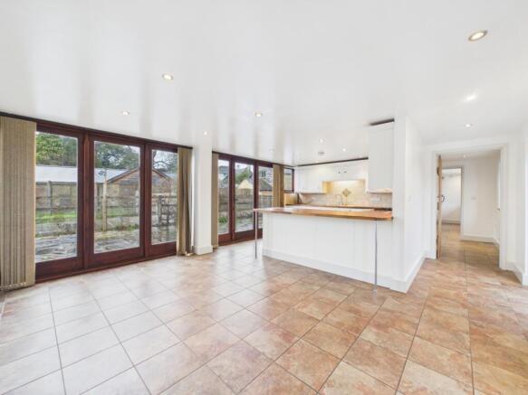 CAM01791G0-PR0215-STILL006