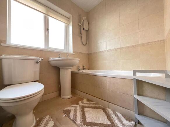 4 bed Semi-Detached Bungalow for sale Image 4