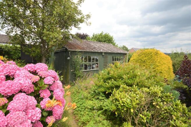 GARDEN OUTBUILDING