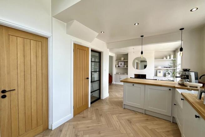 4 bed Semi-Detached for sale Image 6