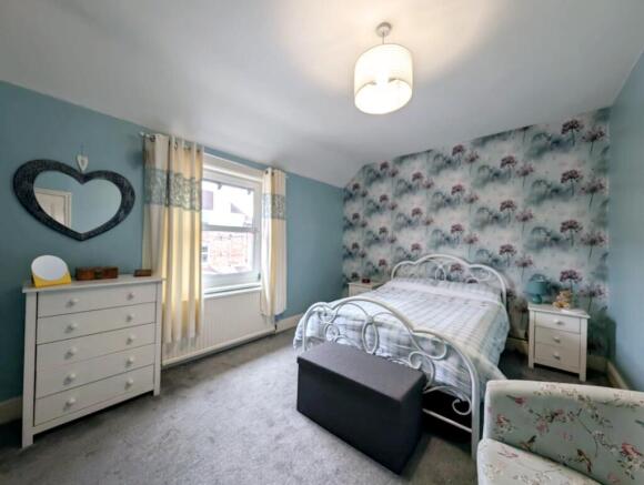 2 bed Flat for sale Image 7