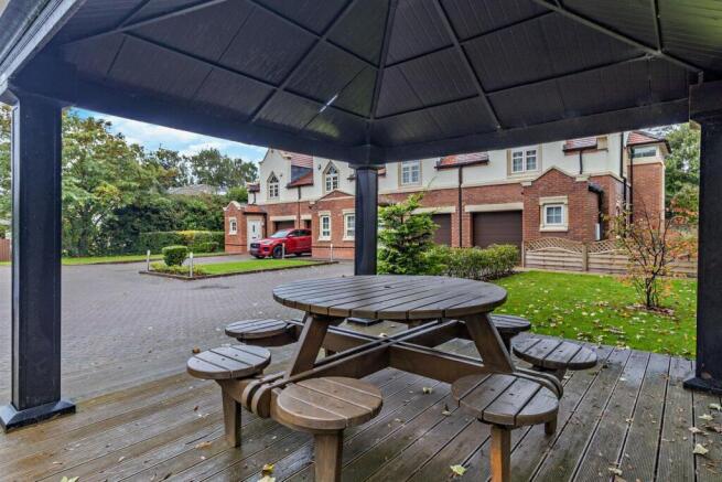 2 bed Apartment for sale Image 10