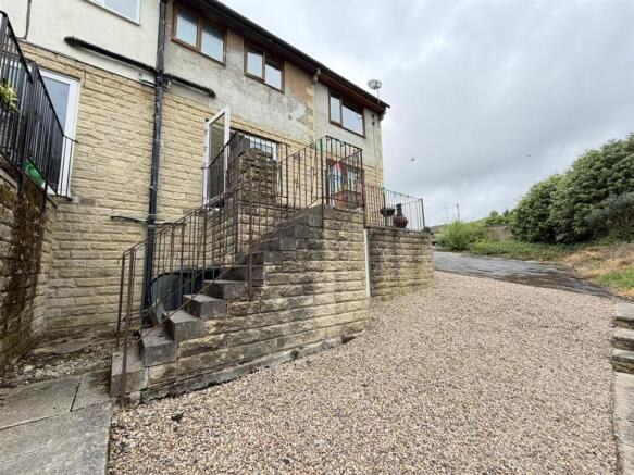 3 bed House for sale Image 4