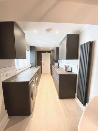 4 bed Terraced for sale Image 12
