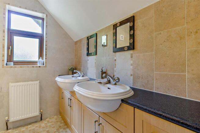 3 bed House for sale Image 12