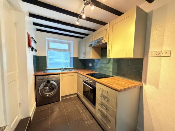 KITCHEN 2.JPG
