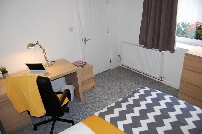 4 bed Terraced to rent Image 6