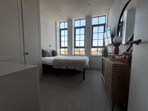 2 bed Apartment to rent Image 6
