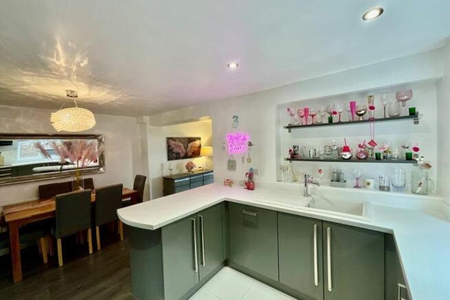 3 bed Semi-Detached for sale Image 8