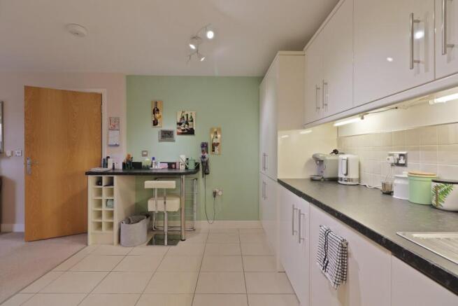 2 bed Flat for sale Image 9