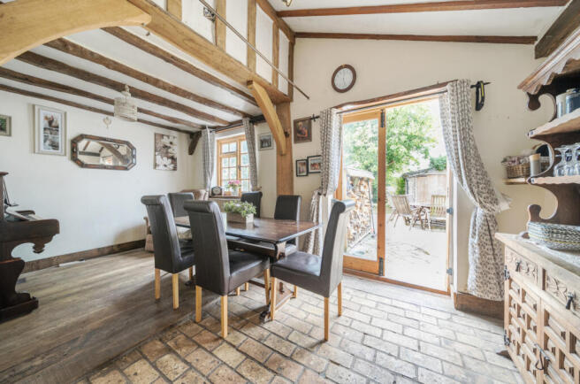 1327198-6-689cf19...