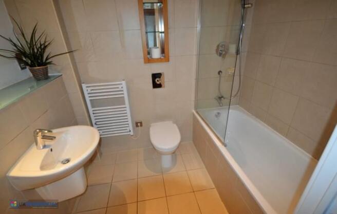2 bed Flat to rent Image 5