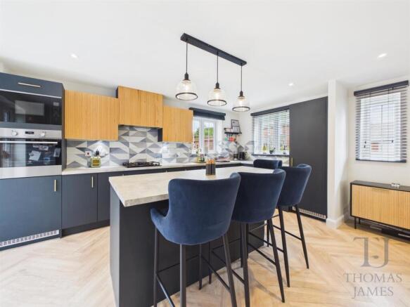 Kitchen 4.jpg