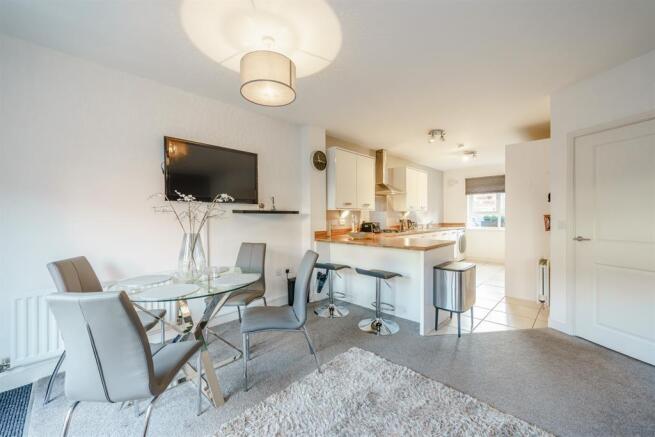 OPEN PLAN KITCHEN / DINING / FAMILY ROOM
