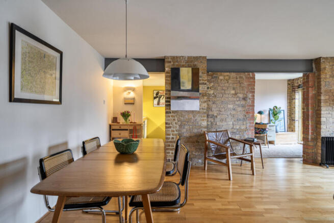 1407230-18-699714...