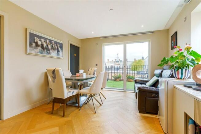 3 bed Penthouse for sale Image 4