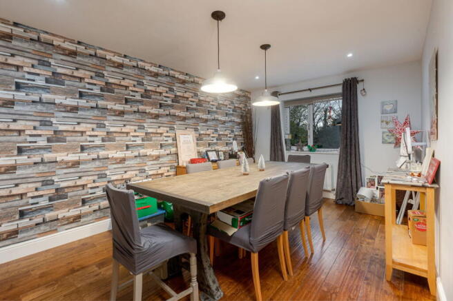 5 bed Detached for sale Image 5