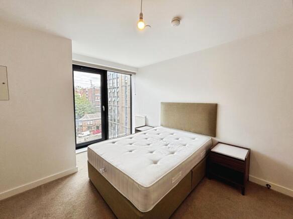 2 bed Flat to rent Image 7