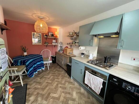 3 bed Semi-Detached for sale Image 4