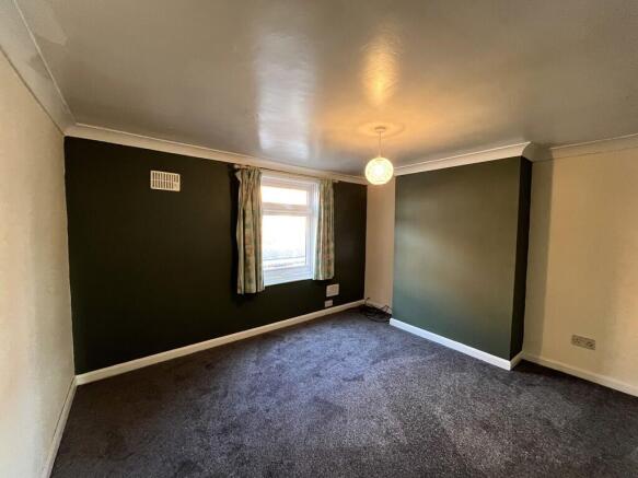 2 bed Terraced to rent Image 4