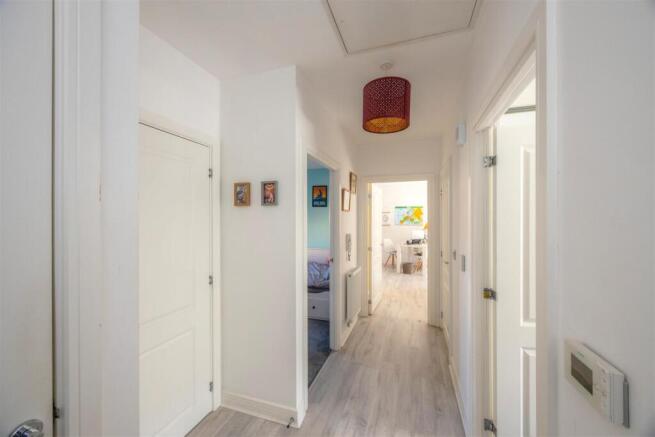 2 bed Flat for sale Image 8