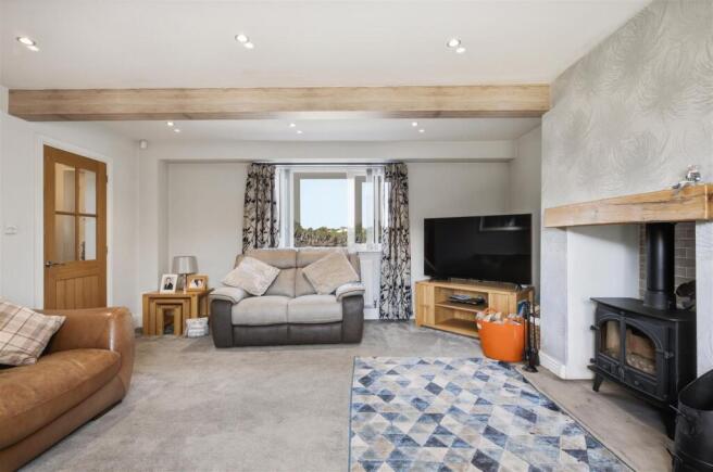 3 bed Semi-Detached for sale Image 4