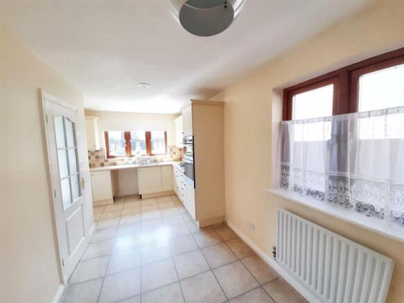 Kitchen breakfast room 1 new.jpg