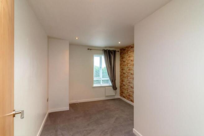 2 bed Apartment to rent Image 8