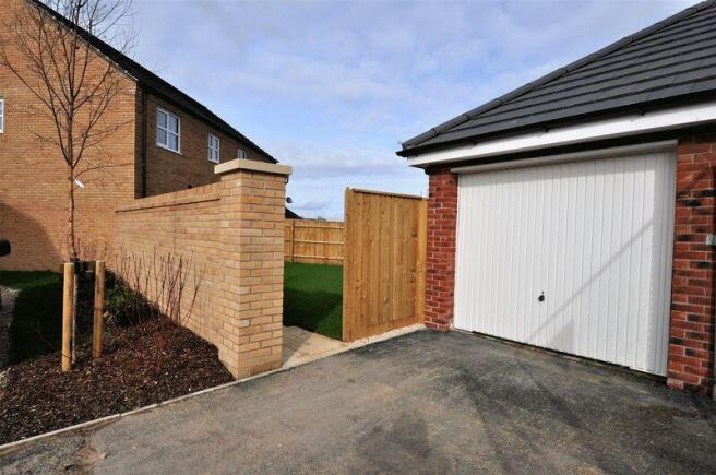 Garage & Parking