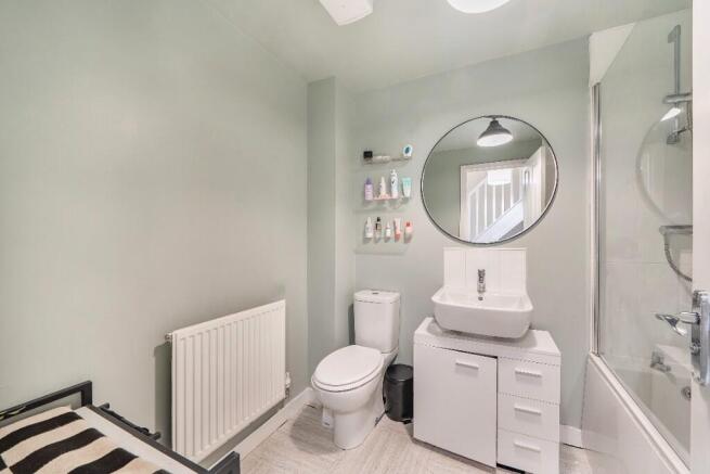 3 bed Terraced for sale Image 12