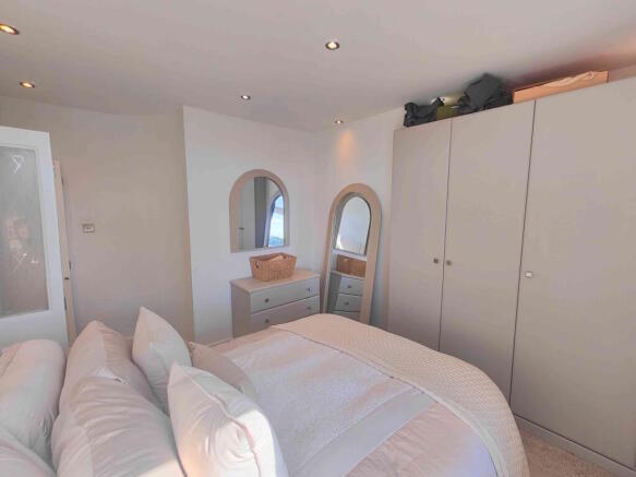 2 bed Terraced for sale Image 11