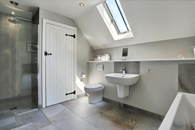 ENSUITE BATHROOM