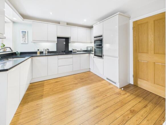 CAM04789G0-PR0024-STILL008