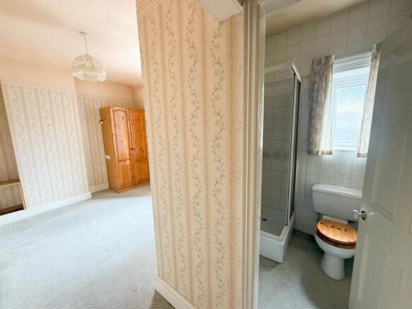 6 bed Semi-Detached for sale Image 12