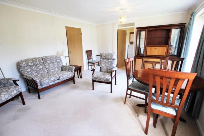 Sitting / dining room