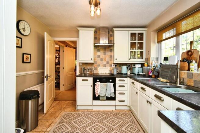 4 bed Detached for sale Image 5