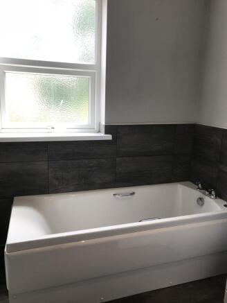 Main bathroom Bath