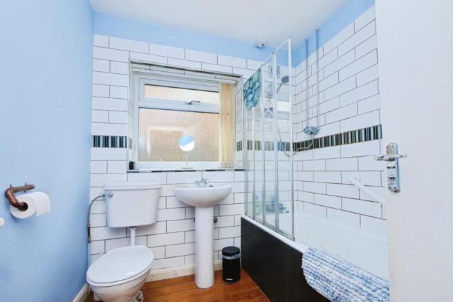 3 bed Detached Bungalow for sale Image 7