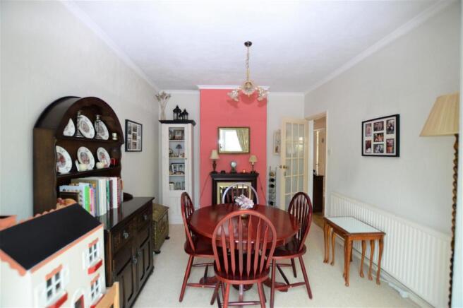 362 Wellington Road South din.JPG